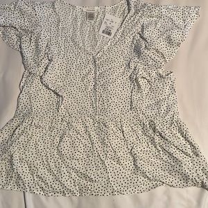 This beautiful blouse has a small ruffle detail on each side of the front!